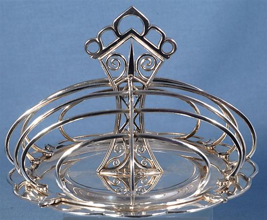 A good George V Arts & Crafts silver seven bar toast rack, Diameter :7 ¼”/183mm Height 5 ¼”/135mm Weight: 17.2oz/487grms